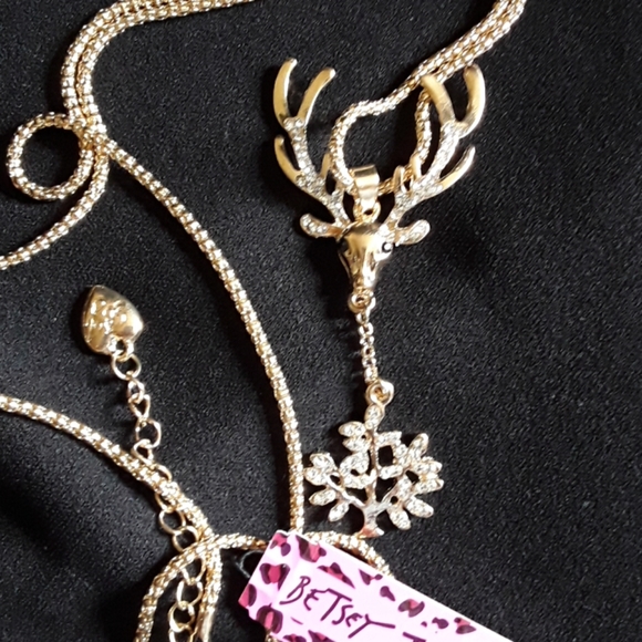 CRYSTAL REINDEER NECKLACE - Picture 3 of 5